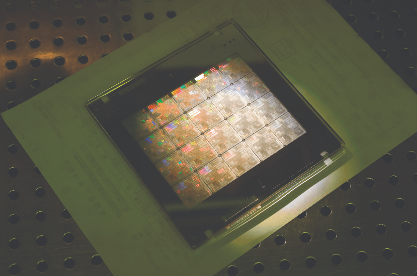 英伟达展示 Hopper 超级计算机，Intel Gaudi2 的性价比是 H100 的 4 倍