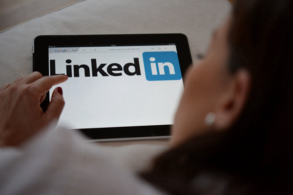 LinkedIn测试面向中小企业的新高级公司页面订阅服务